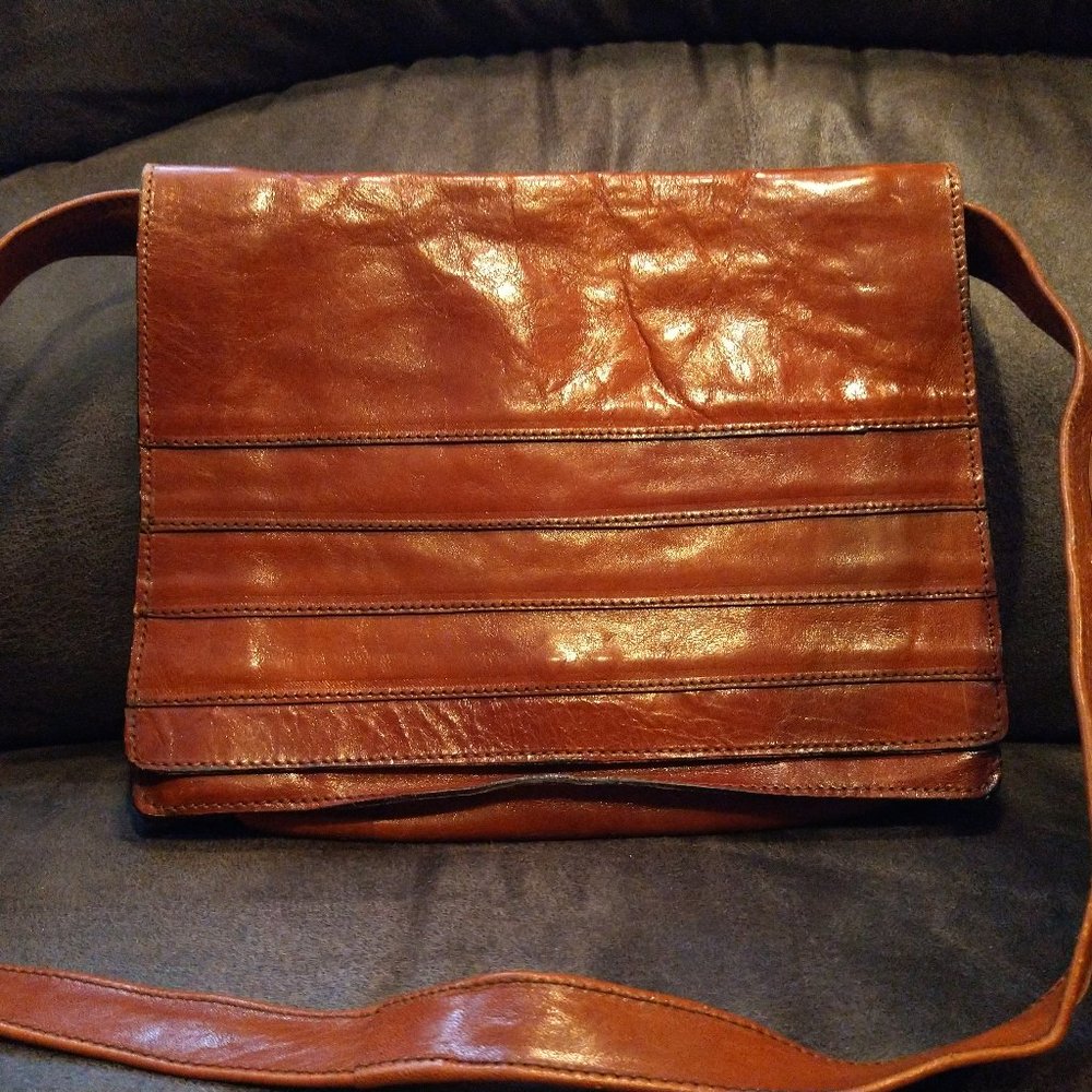 GENUINE LEATHER BROWN PURSE - CLIP CLOSURE ON THE BACK - Picture 1 of 6